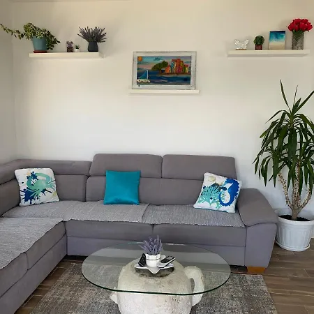 Holiday home Sunce By The Sea *