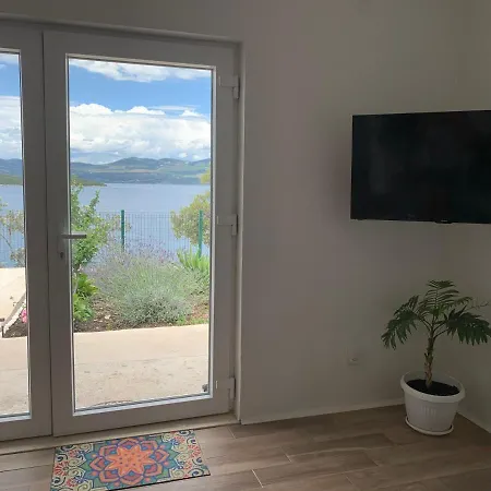 Holiday home Sunce By The Sea