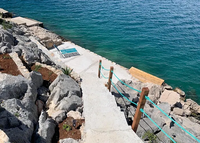 Sunce By The Sea
